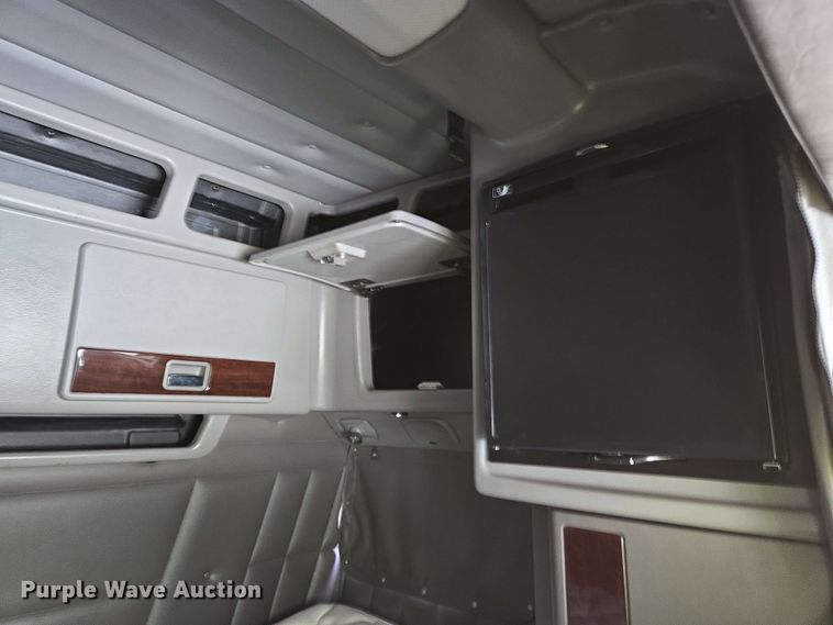 image for item YA0476 2019 Peterbilt 389 semi truck