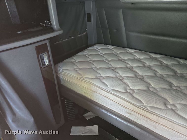 image for item YA0476 2019 Peterbilt 389 semi truck