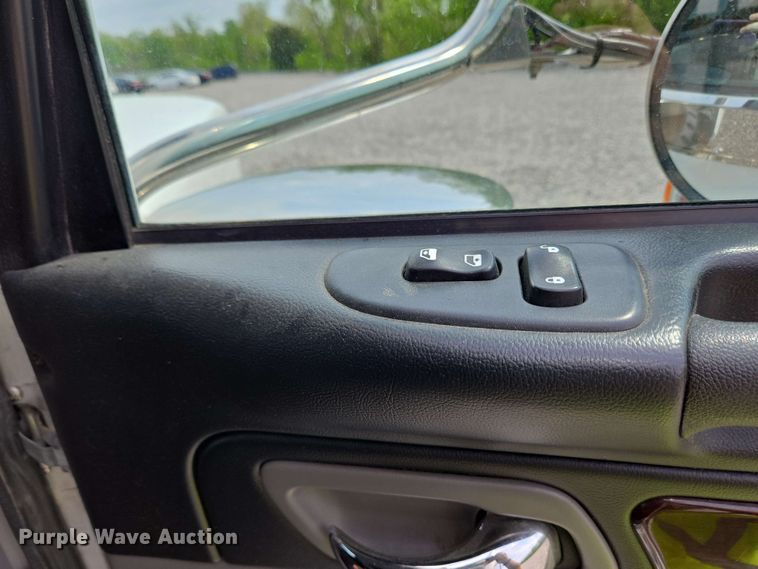 image for item YA0476 2019 Peterbilt 389 semi truck