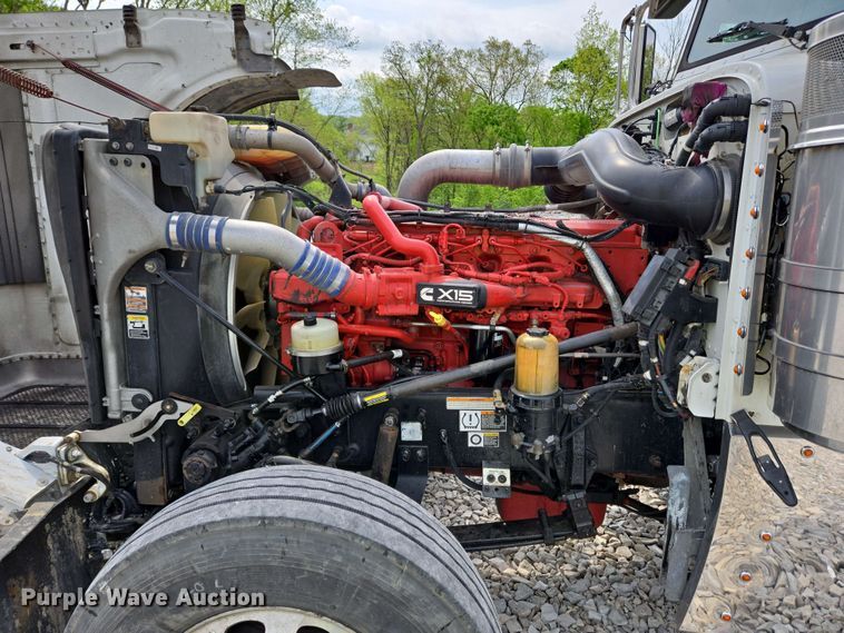 image for item YA0476 2019 Peterbilt 389 semi truck