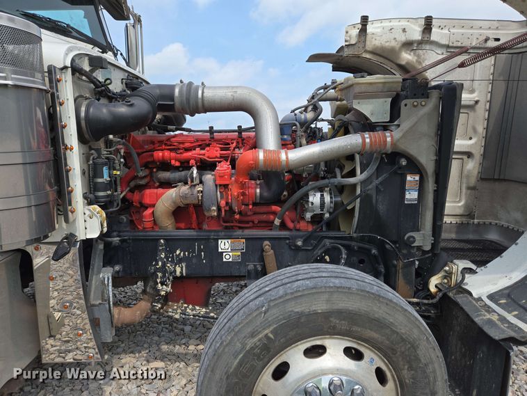 image for item YA0476 2019 Peterbilt 389 semi truck