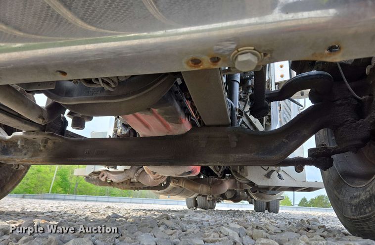 image for item YA0476 2019 Peterbilt 389 semi truck