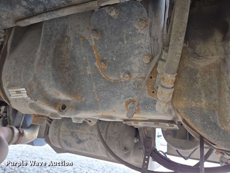 image for item YA0476 2019 Peterbilt 389 semi truck