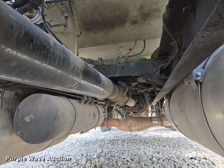 image for item YA0476 2019 Peterbilt 389 semi truck