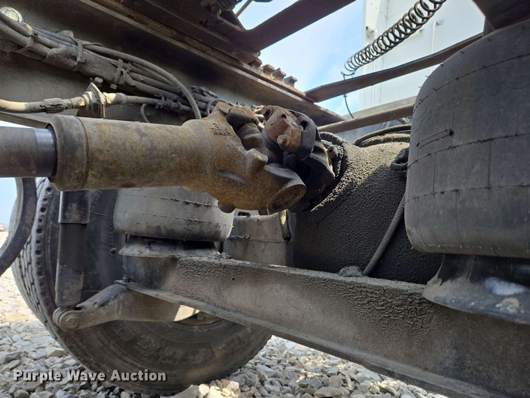 image for item YA0476 2019 Peterbilt 389 semi truck