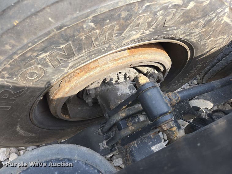 image for item YA0476 2019 Peterbilt 389 semi truck