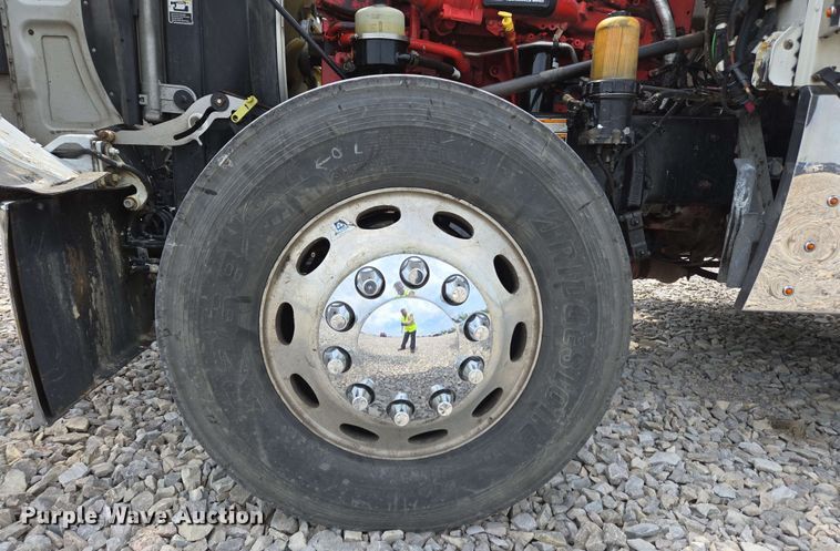 image for item YA0476 2019 Peterbilt 389 semi truck