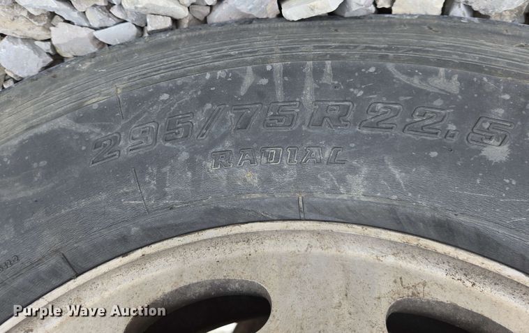 image for item YA0476 2019 Peterbilt 389 semi truck