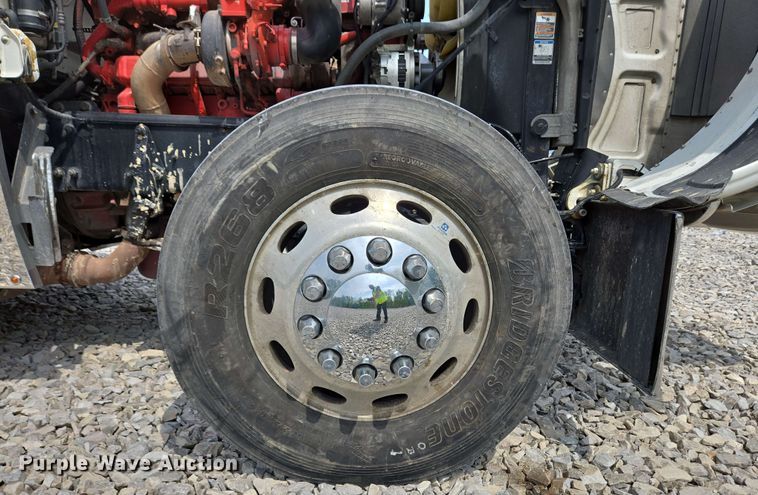 image for item YA0476 2019 Peterbilt 389 semi truck