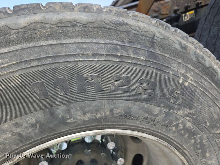 image for item YA0476 2019 Peterbilt 389 semi truck