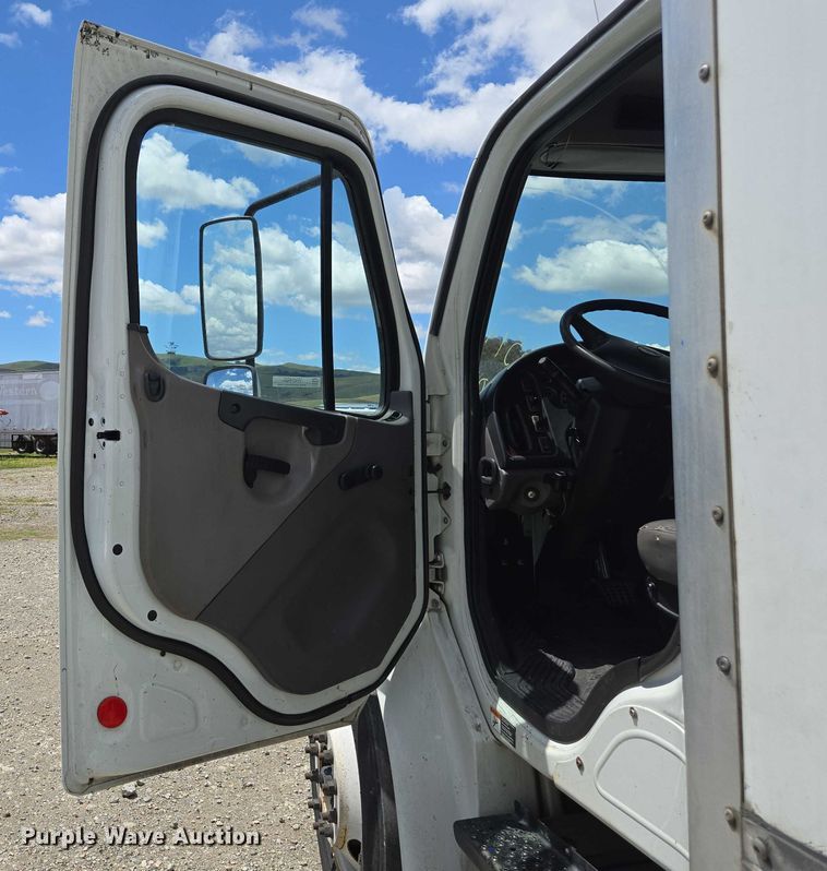 image for item YA0492 2012 Freightliner  Business Class M2 106 box truck