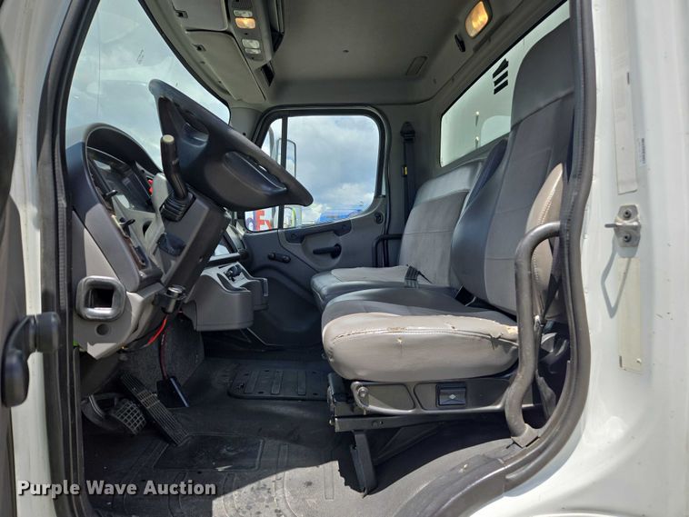 image for item YA0492 2012 Freightliner  Business Class M2 106 box truck