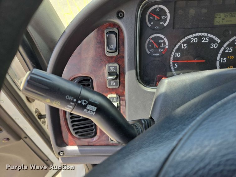 image for item YA0492 2012 Freightliner  Business Class M2 106 box truck