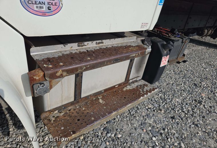 image for item YA0523 2014 Freightliner Business Class M2 106 box truck