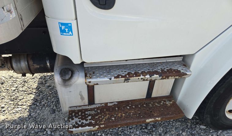 image for item YA0523 2014 Freightliner Business Class M2 106 box truck