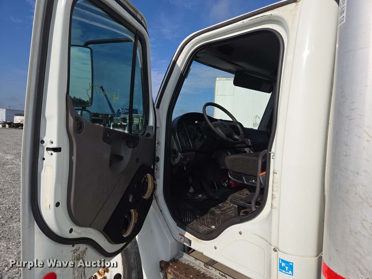 image for item YA0523 2014 Freightliner Business Class M2 106 box truck