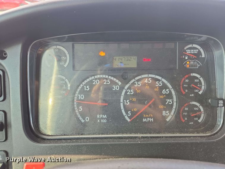 image for item YA0523 2014 Freightliner Business Class M2 106 box truck