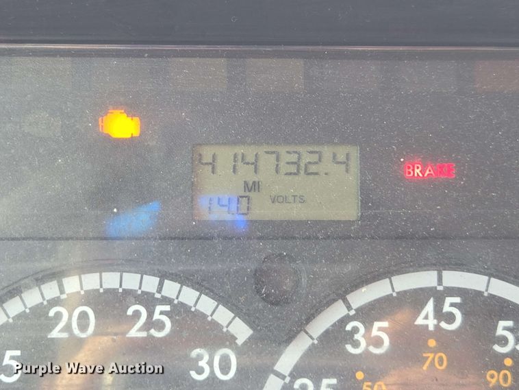 image for item YA0523 2014 Freightliner Business Class M2 106 box truck