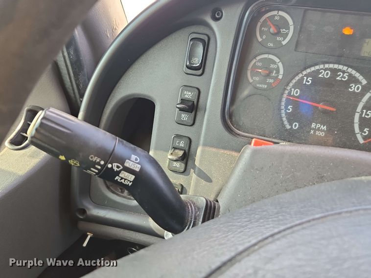 image for item YA0523 2014 Freightliner Business Class M2 106 box truck