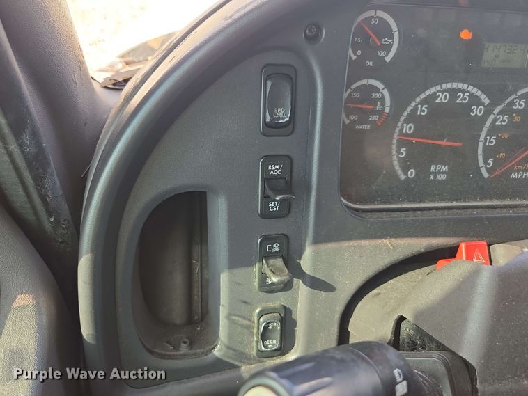 image for item YA0523 2014 Freightliner Business Class M2 106 box truck