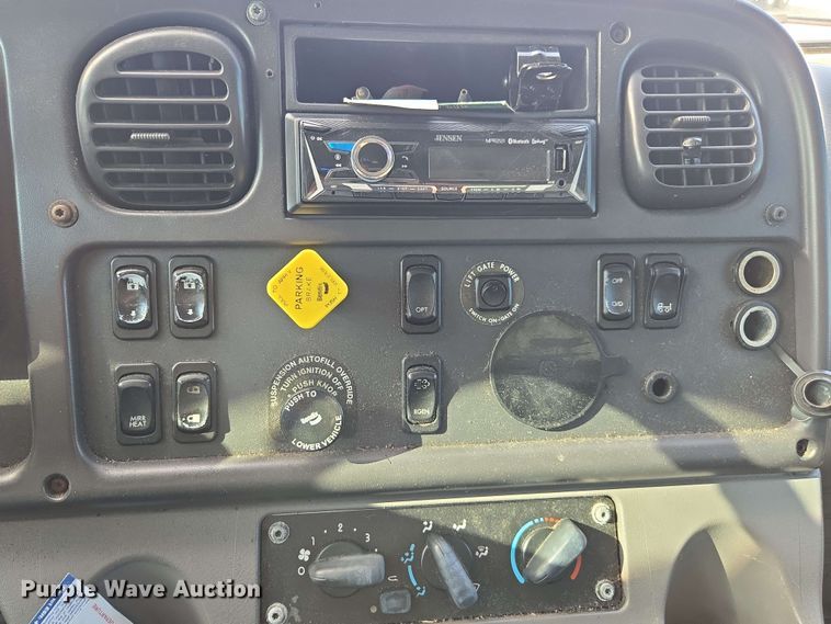 image for item YA0523 2014 Freightliner Business Class M2 106 box truck