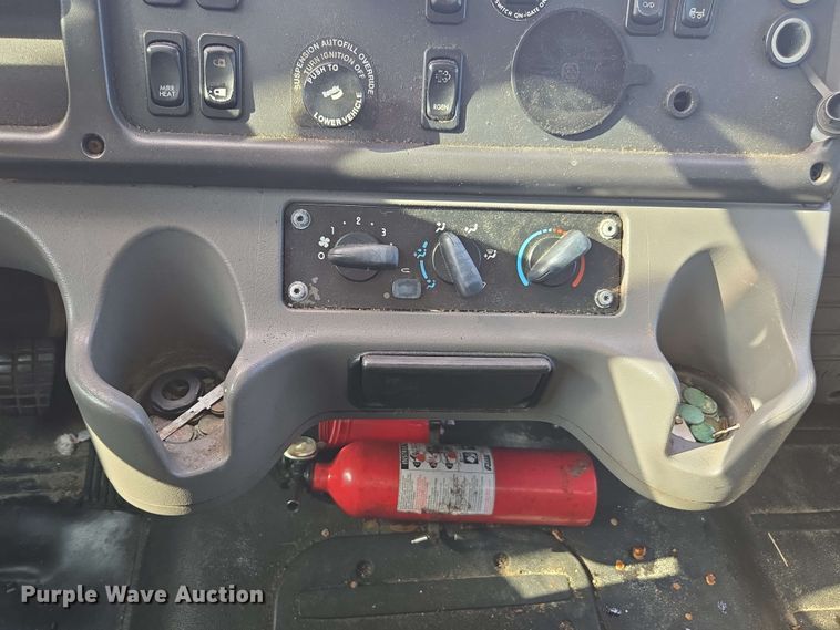 image for item YA0523 2014 Freightliner Business Class M2 106 box truck