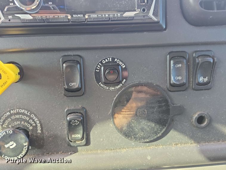 image for item YA0523 2014 Freightliner Business Class M2 106 box truck