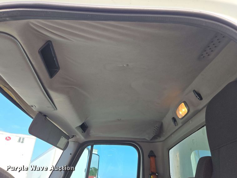 image for item YA0523 2014 Freightliner Business Class M2 106 box truck