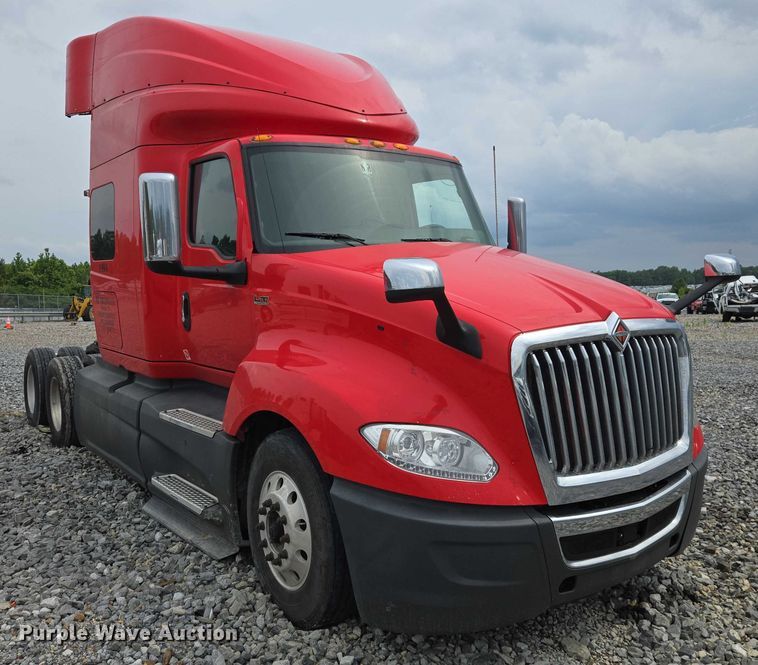 image for item YA0540 2018 International LT625 semi truck