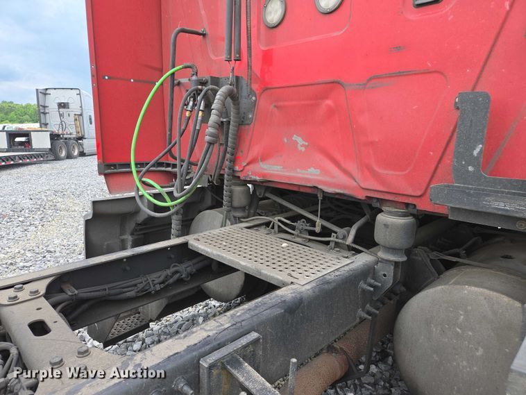 image for item YA0540 2018 International LT625 semi truck