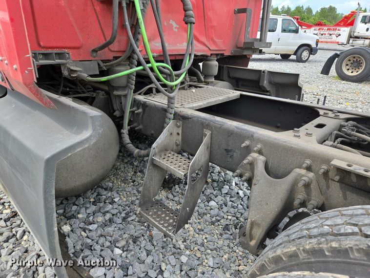 image for item YA0540 2018 International LT625 semi truck