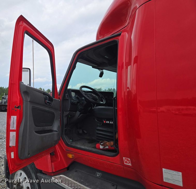 image for item YA0540 2018 International LT625 semi truck