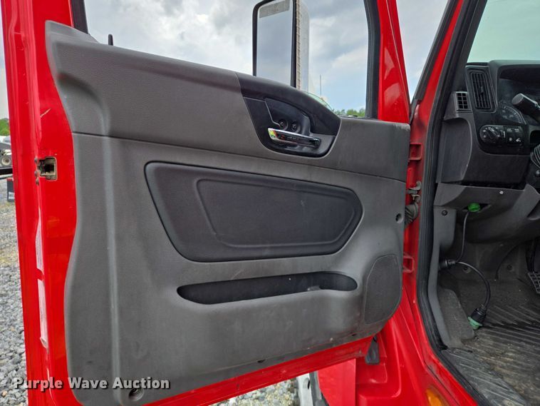 image for item YA0540 2018 International LT625 semi truck