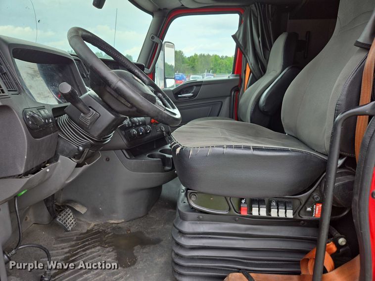 image for item YA0540 2018 International LT625 semi truck