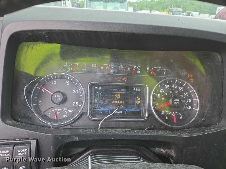 image for item YA0540 2018 International LT625 semi truck