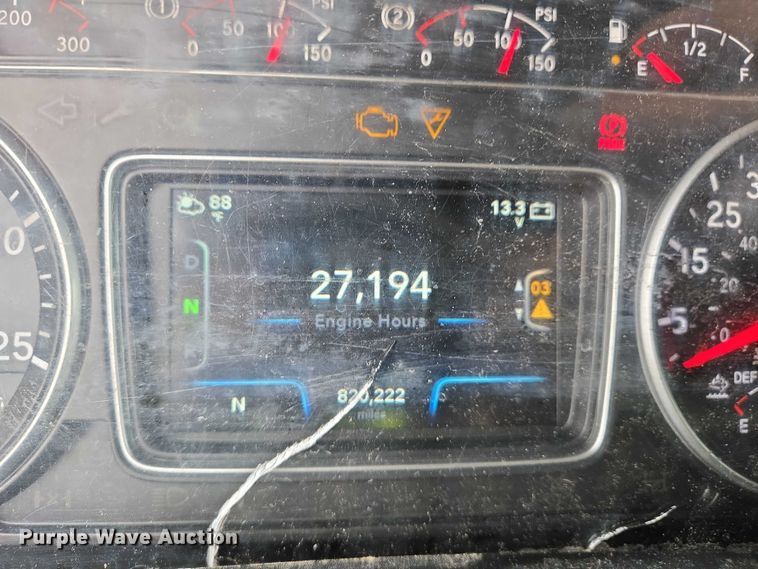 image for item YA0540 2018 International LT625 semi truck