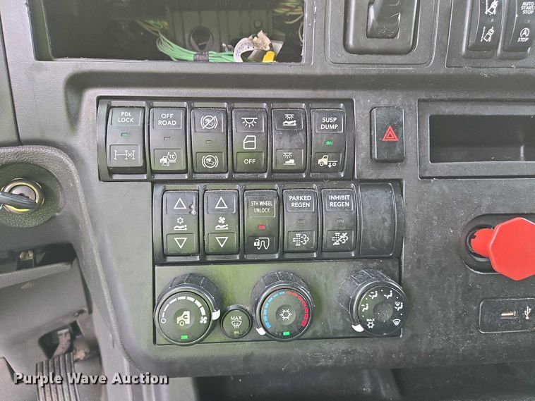 image for item YA0540 2018 International LT625 semi truck