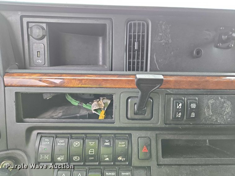 image for item YA0540 2018 International LT625 semi truck