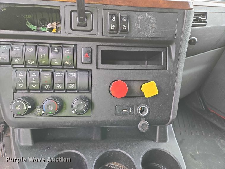 image for item YA0540 2018 International LT625 semi truck