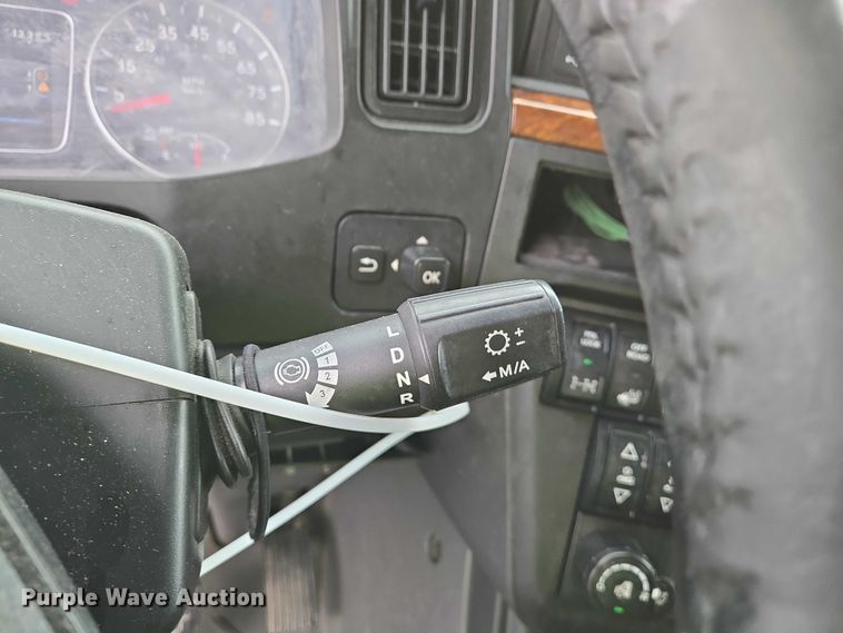 image for item YA0540 2018 International LT625 semi truck