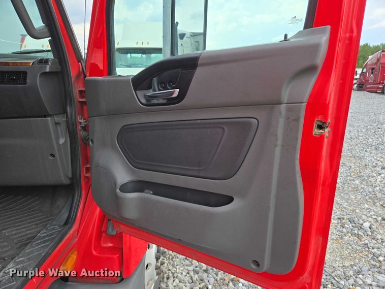 image for item YA0540 2018 International LT625 semi truck