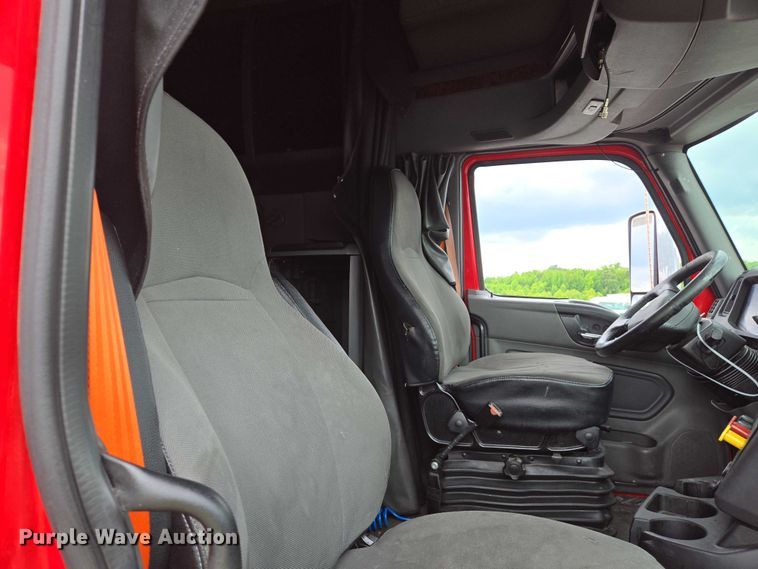 image for item YA0540 2018 International LT625 semi truck