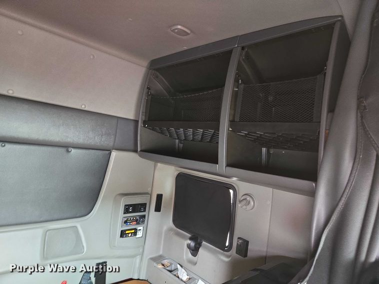 image for item YA0540 2018 International LT625 semi truck