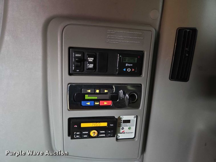 image for item YA0540 2018 International LT625 semi truck