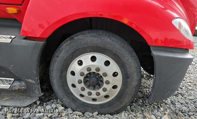 image for item YA0540 2018 International LT625 semi truck