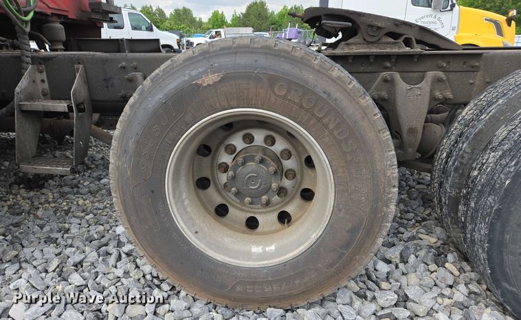 image for item YA0540 2018 International LT625 semi truck