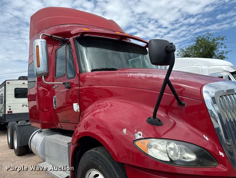 image for item YA0554 2014 International ProStar Plus 122 semi truck