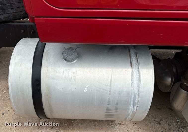 image for item YA0554 2014 International ProStar Plus 122 semi truck