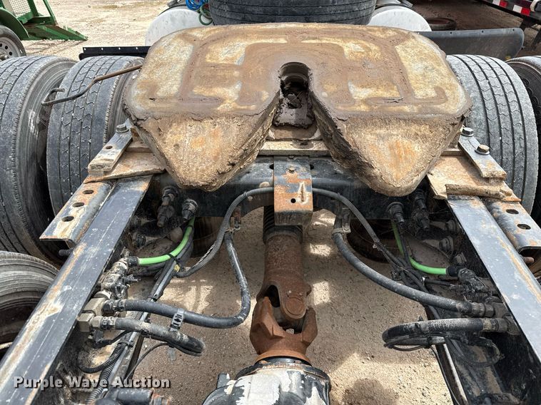 image for item YA0554 2014 International ProStar Plus 122 semi truck