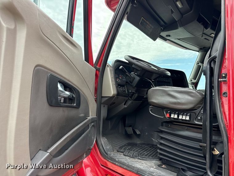 image for item YA0554 2014 International ProStar Plus 122 semi truck